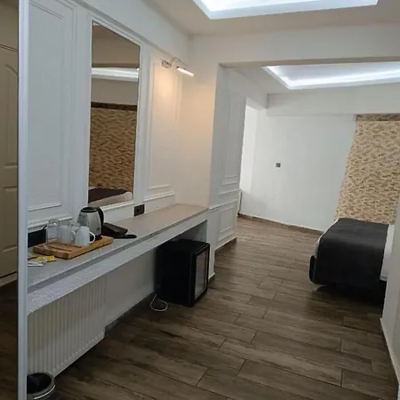 Efzen Ξενοδοχείο *