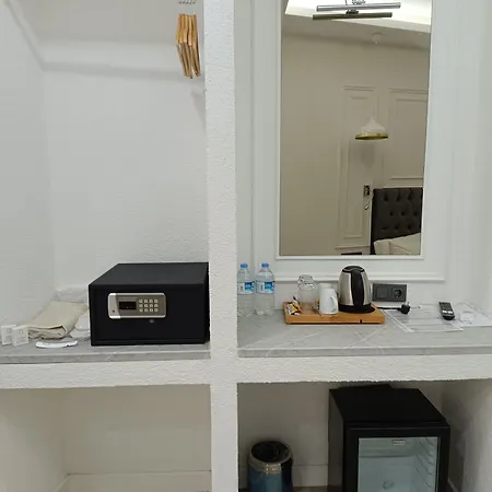 Efzen Ξενοδοχείο *