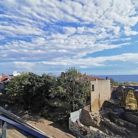 Efzen Ξενοδοχείο *