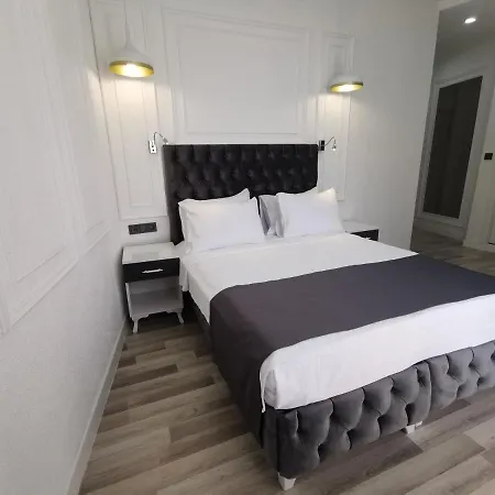 Efzen Hotell *