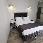 Efzen Hotel *